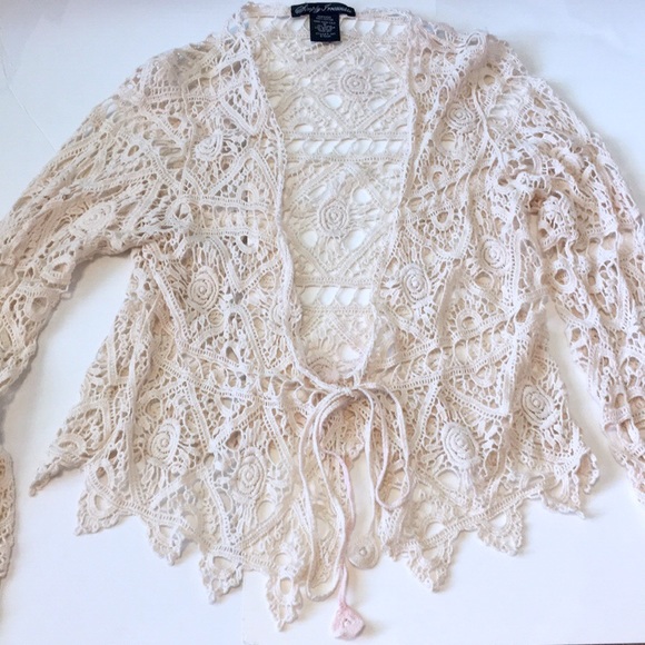 Sweaters - Adorable lace cardigan